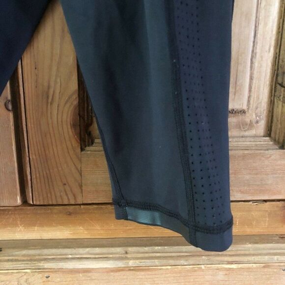 Lilybod Women's Size XS Black Biker Shorts Athletic Cropped Pockets Workout Gym - Picture 2 of 7